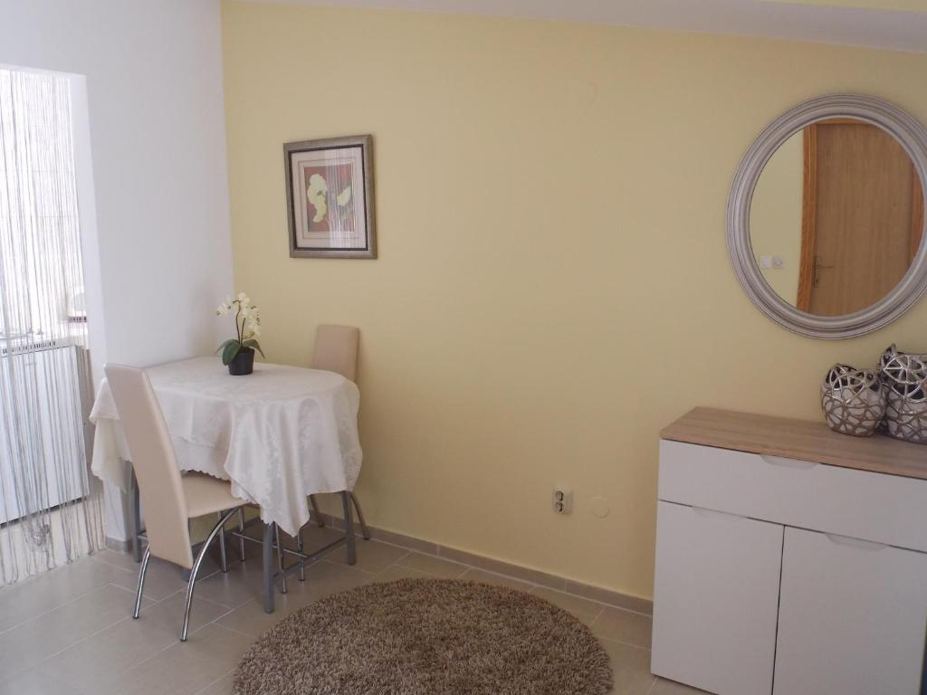 Rooms Valentino Split Bilik gambar